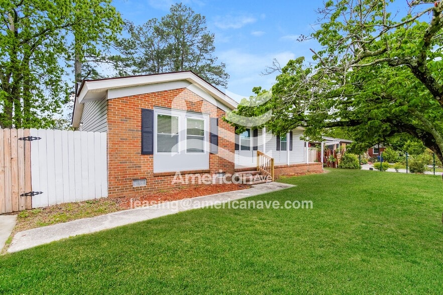 Building Photo - 670 Stoneykirk Dr