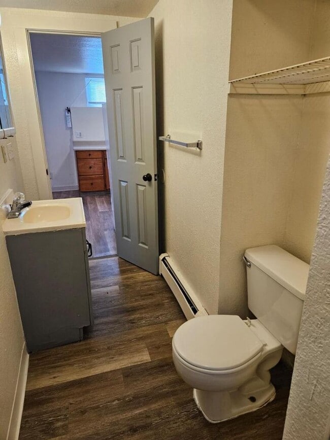 Building Photo - Fantastic 2 bedroom house avail NOW