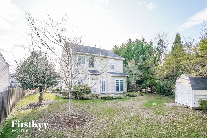 Building Photo - 6825 Winners Dr