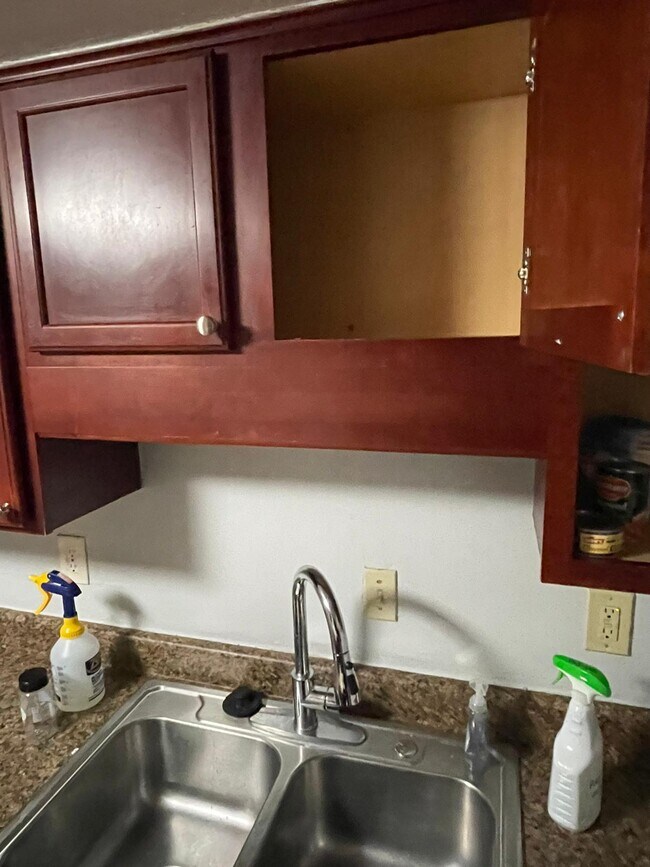 Building Photo - 3359 Columbia Trce