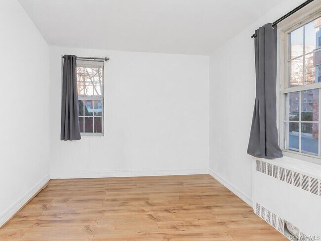 Building Photo - 800 Bronx River Rd