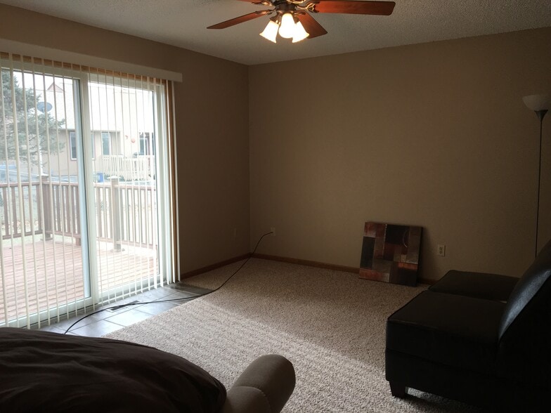 Building Photo - 1843 Hollywood Ct