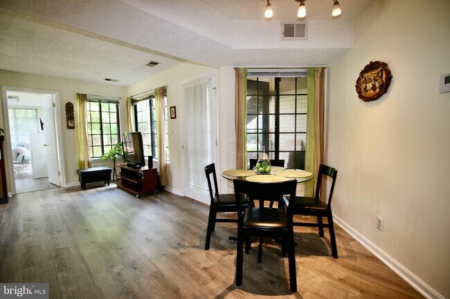 Building Photo - 6033 Curtier Dr