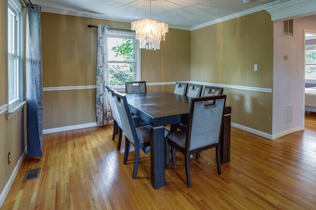 Building Photo - 22 Clayton Ave