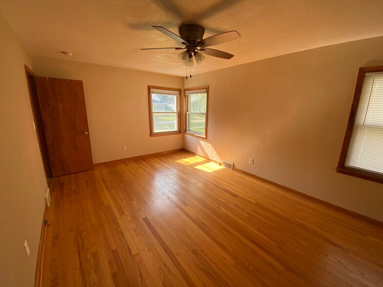 Primary bedroom - 1305 Vine St