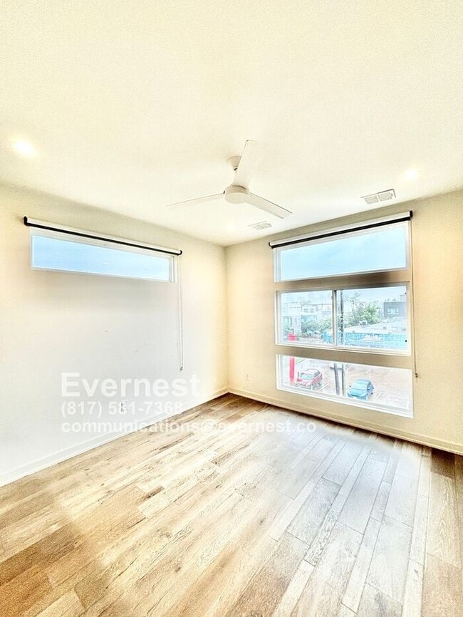 Building Photo - 2528 N Fitzhugh Ave