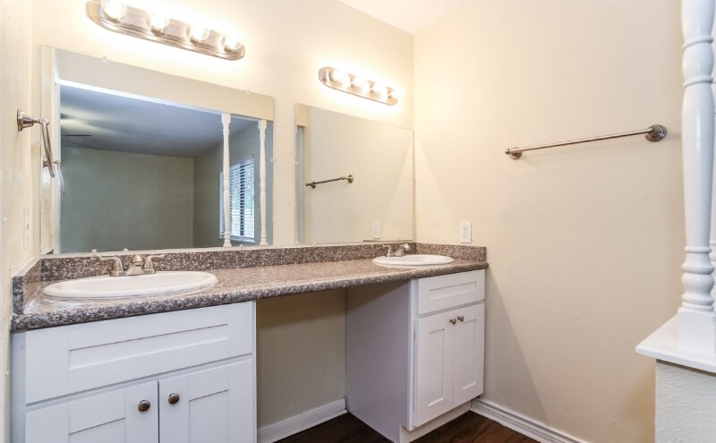Building Photo - 14117 Edenglen Dr
