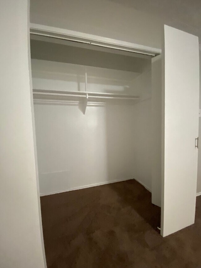 Interior Photo - 1046 S. Wooster St., Los Angeles, CA 90035