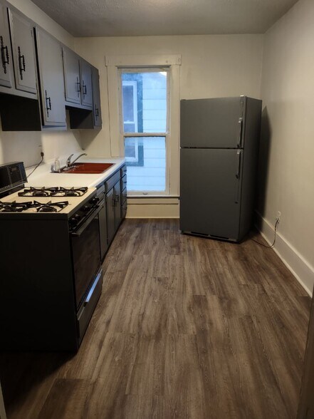 Kitchen - 211 S Western Ave