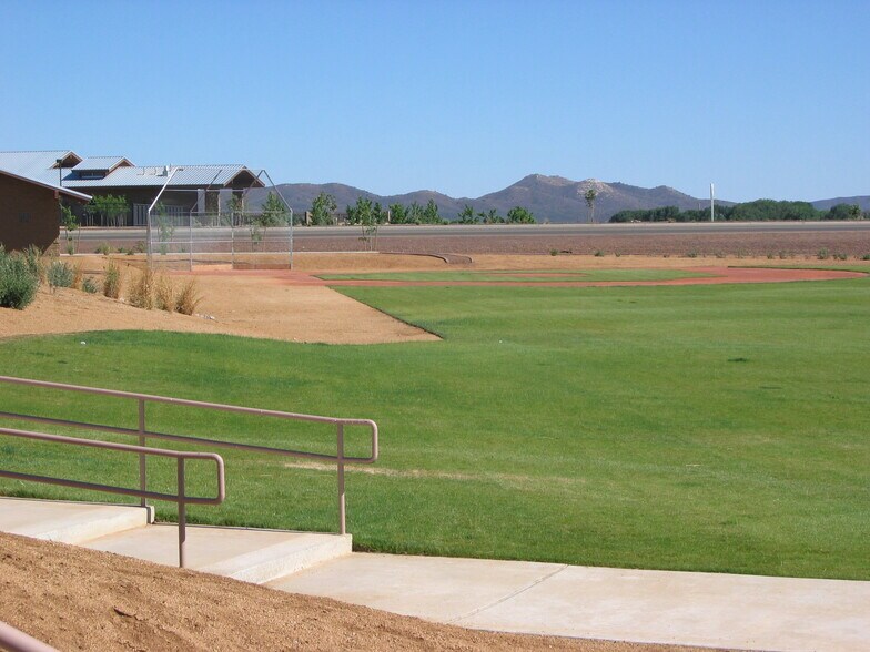 Building Photo - 608 N Robles St