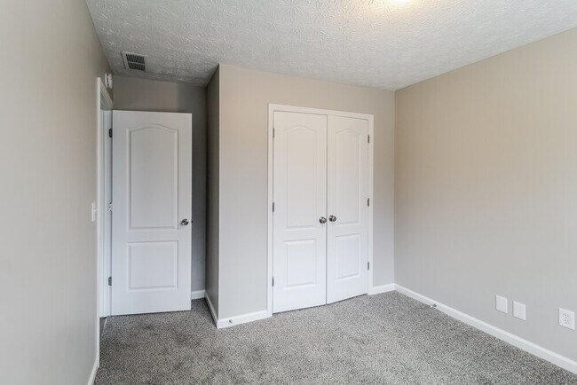 Building Photo - 105 Cypress Dr