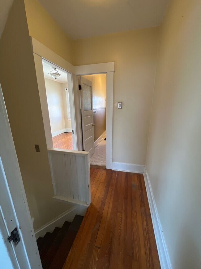 Building Photo - 2 bedroom Apartment Near German Village