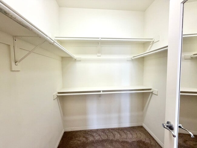 Building Photo - Spacious 5 Bedroom Wolf Creek Home with Balcony, Loft & Secondary Kitchen