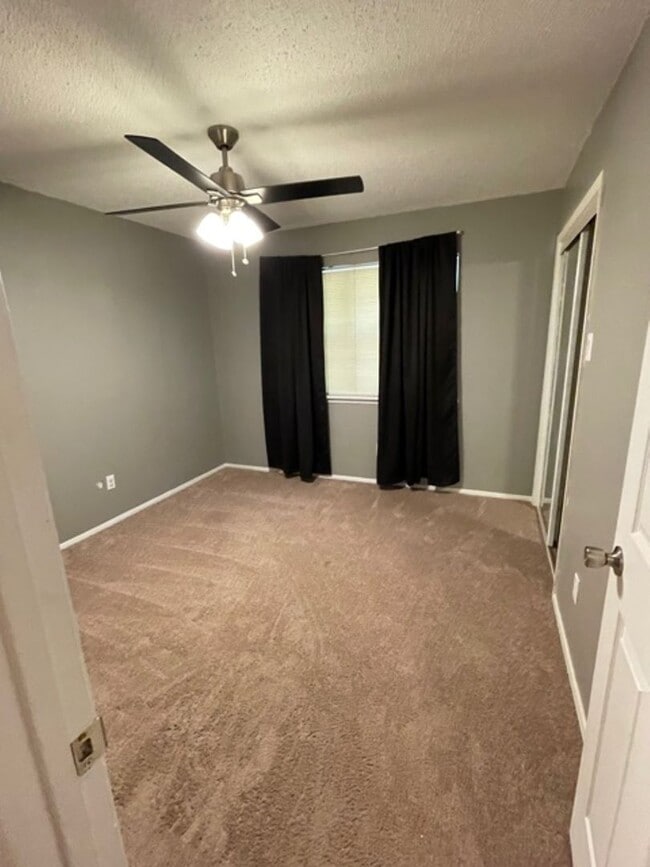 Building Photo - Cozy and Comfy 3 Bed! Mesa/Zia School Dist...