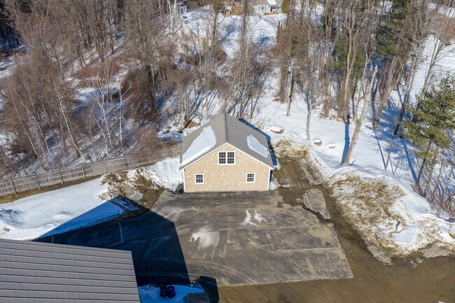 Building Photo - 6 Latchkey Ln