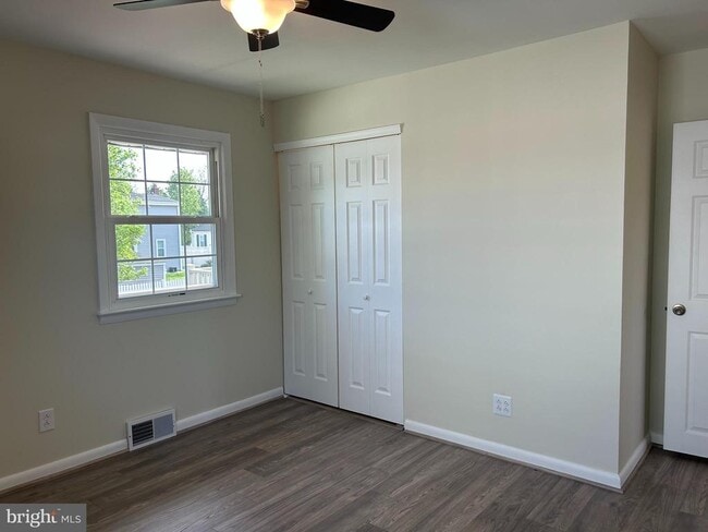 Building Photo - 114 Phillips Ave