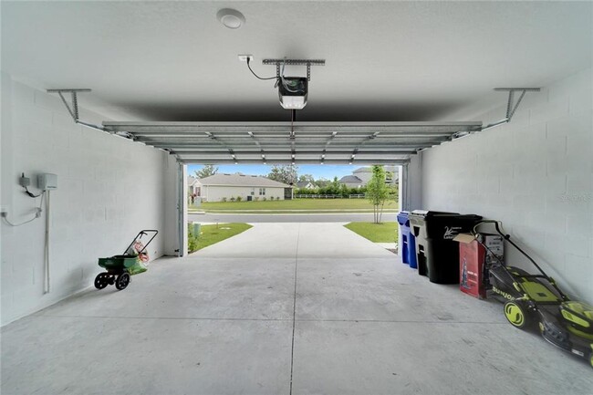 Building Photo - Newly built modern home in Lakeland!