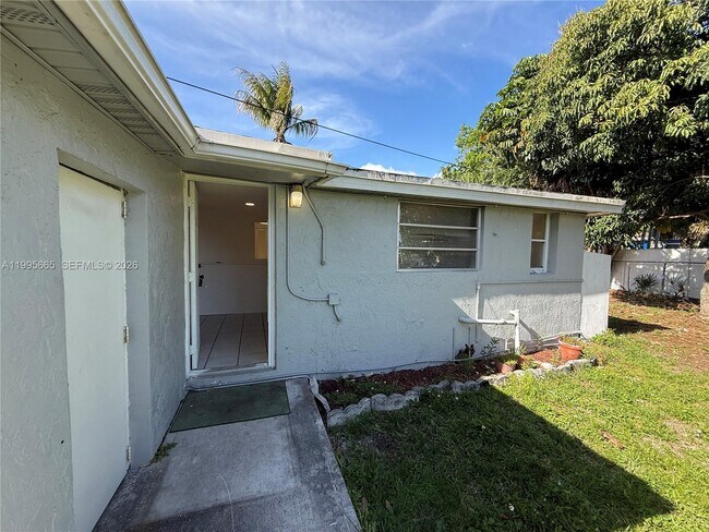 Building Photo - 1101 N 58th Ave