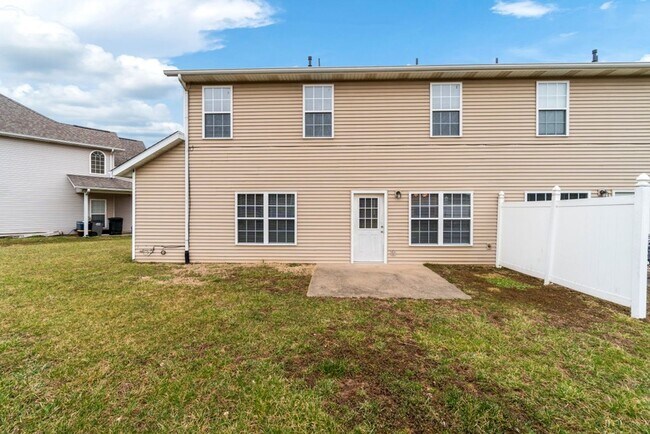 Building Photo - 2862 Larkspur Ct