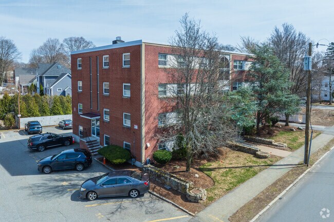 Building Photo - 588 Main St