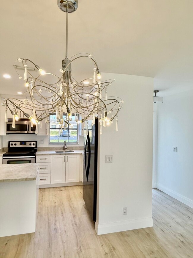 Building Photo - 2630 Emory Dr W