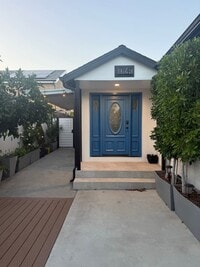 Building Photo - AWESOME COMPLETELY REMODELED 2 BEDROOM 1.5 BATH UNIT