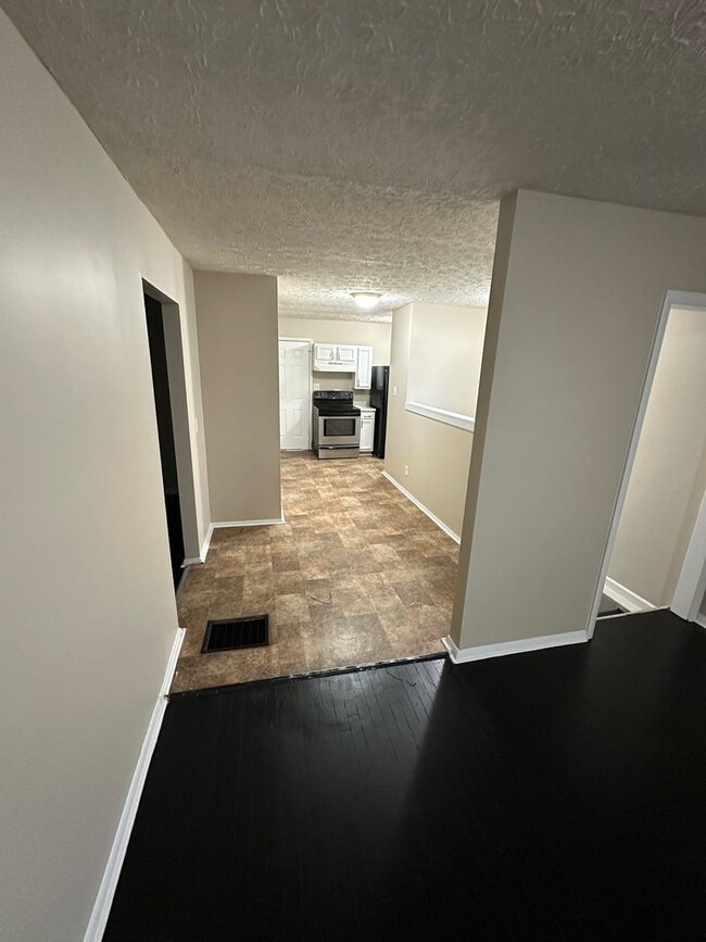 Building Photo - 3 Bed 2 Bath Home Located in Warren Township