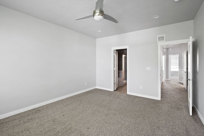 Building Photo - 735 E Zekes Ct