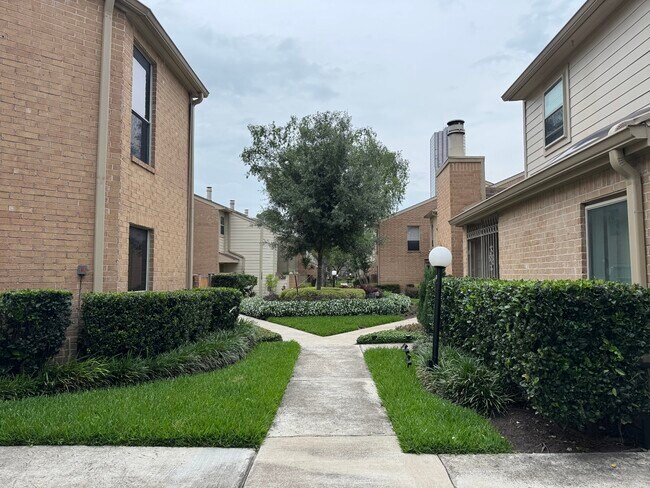 Building Photo - 1970 Augusta Dr