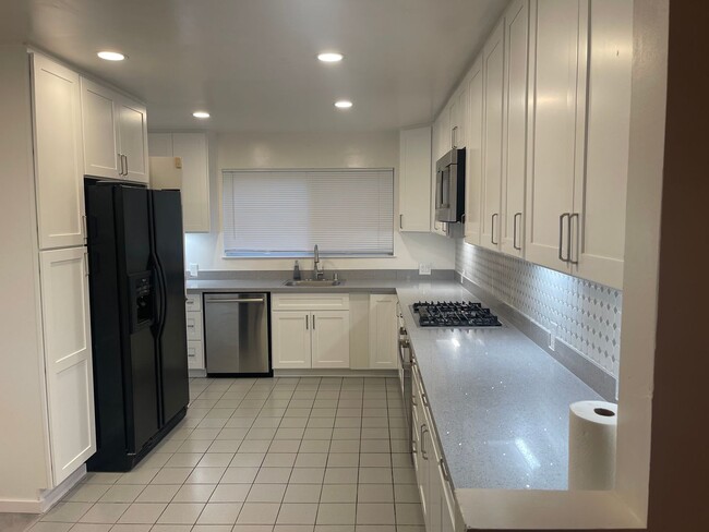 Building Photo - SAN JOSE - Well Maintained 3/2 In A Quiet ...