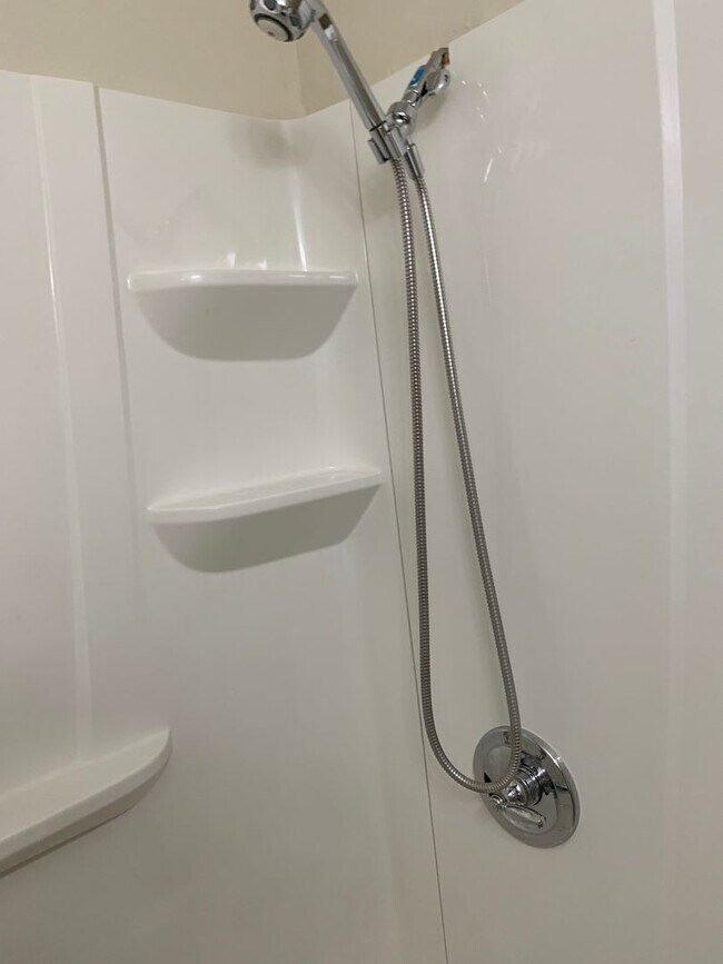 Building Photo - For rent by owner, section-8 ok - 3-Bed House on Cul-de-sac