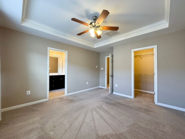 Building Photo - Beautiful And Spacious 3 Bed 3.5 Bath Interior Brick Townhome With Balcony In Hastings Marketplace