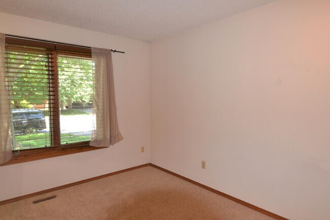 Building Photo - 3550 S Kings Ave