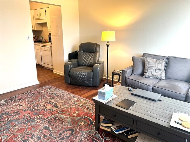 Building Photo - 1006 Paradise Rd