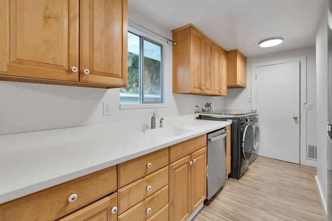 Building Photo - Arbor Lake Duplex unit for lease in private setting