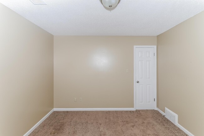 Building Photo - 9083 Hearth Stone Cove