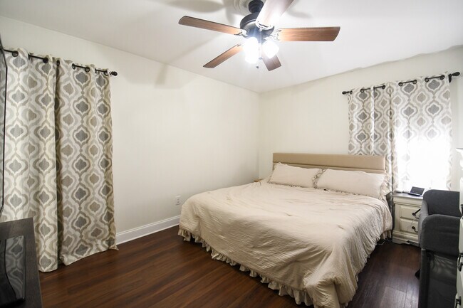 Building Photo - 1209 Hymelia Ave