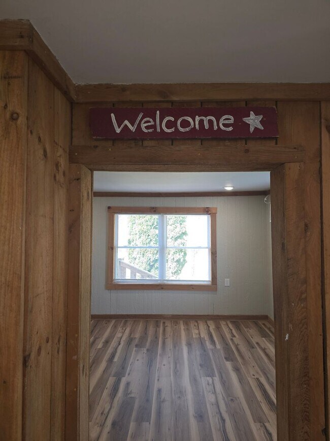 Building Photo - Hilltop Retreat with Stunning Views – Fully Remodeled 3BR/2BA Home