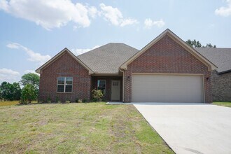 Building Photo - 4 Bedroom, 2 Bath Home in Nettleton School District!