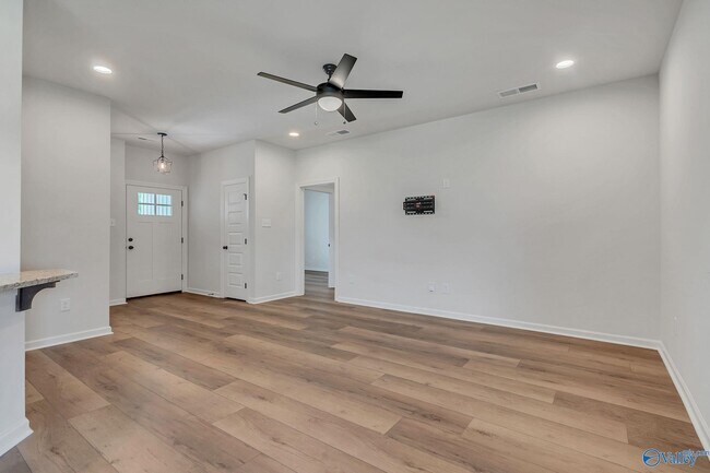 Building Photo - 16640 Aspen Ln