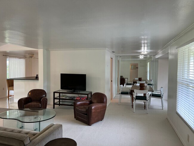 Building Photo - 2 Bedroom 2 Bath Single Family Home