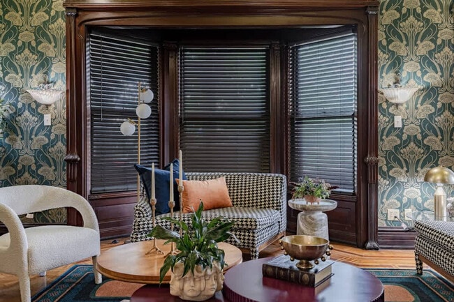 Building Photo - 258 W Market St