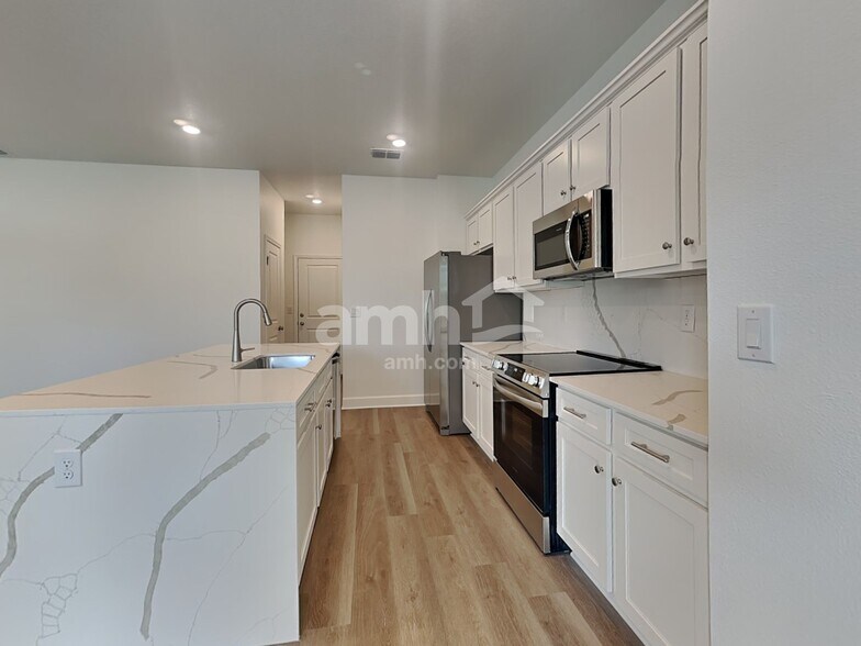 Building Photo - 37869 Dusty Saddle Ln