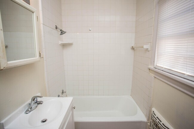 Building Photo - 2507 26th St