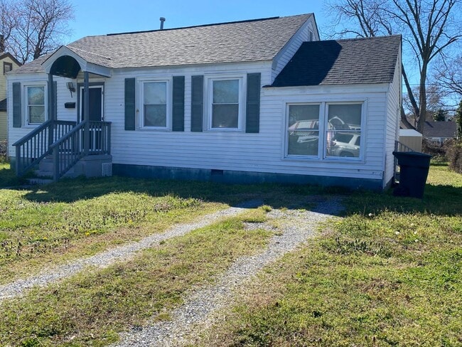 Building Photo - 413 Colonial Ave