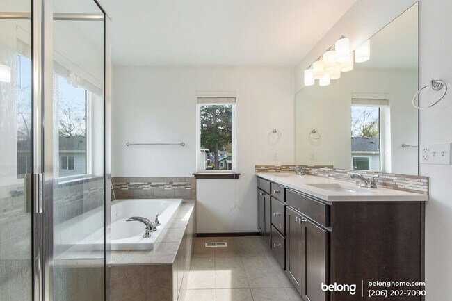 Building Photo - 12010 27th Ct S