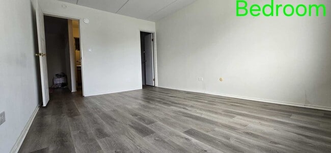 Building Photo - 271 Shorewood Dr