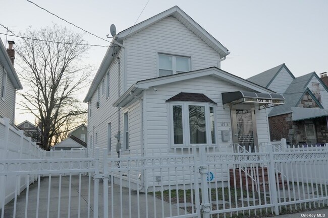 Primary Photo - 137-36 171st St