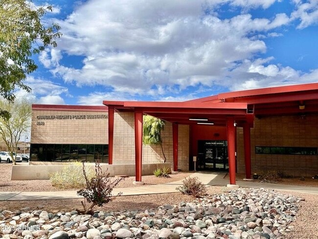 Building Photo - Stunning 4 bedroom, 3 bathroom home in the...
