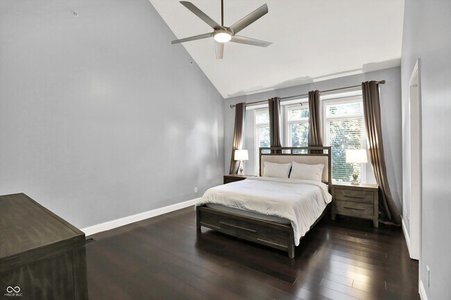 Building Photo - 529 E New York St